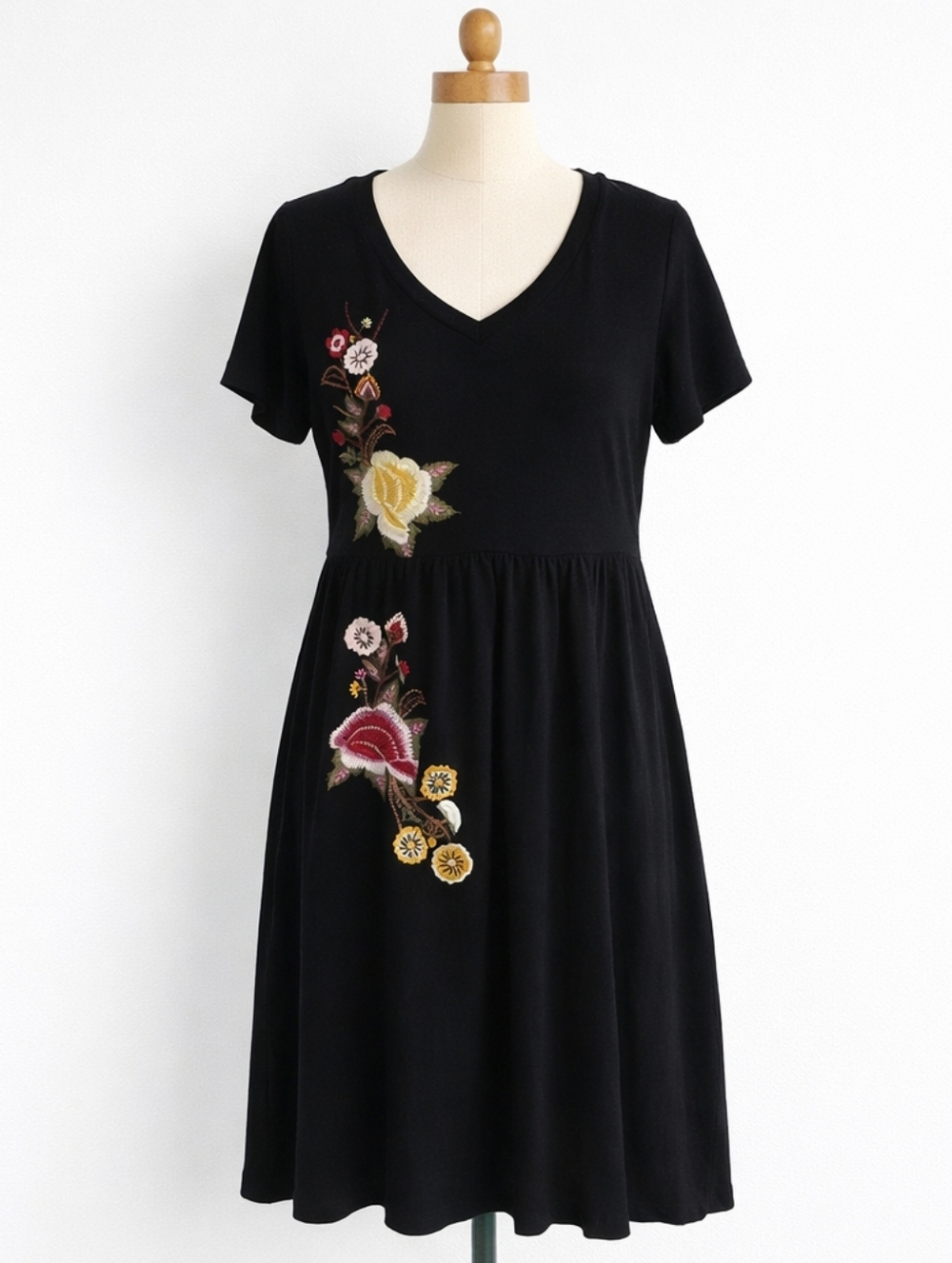 Caite Embroidered Knit Dress – Medium